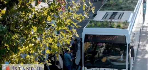 Водитель «зеленого» автобуса Hüsamettin Gurbetoğlu сказал, что автобус вызывает положительную реакцию пешеходов