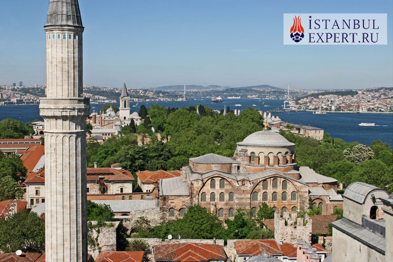 Вид на церковь Святой Ирины с Собора Святой Софии в Стамбуле